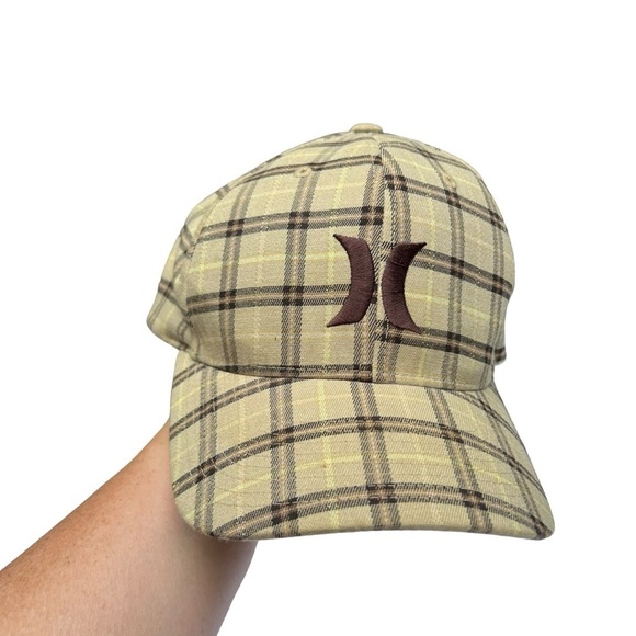 Hurley Flexfit Brown Plaid Cap Hat By Yupoong Size Med-Large Tan *Mark On Inside - Picture 1 of 10